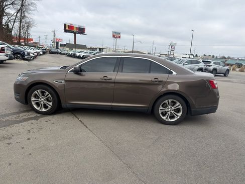 Used 2015 Ford Taurus SEL image 6
