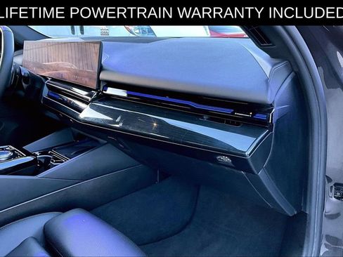 Used 2025 BMW 530i xDrive image 21