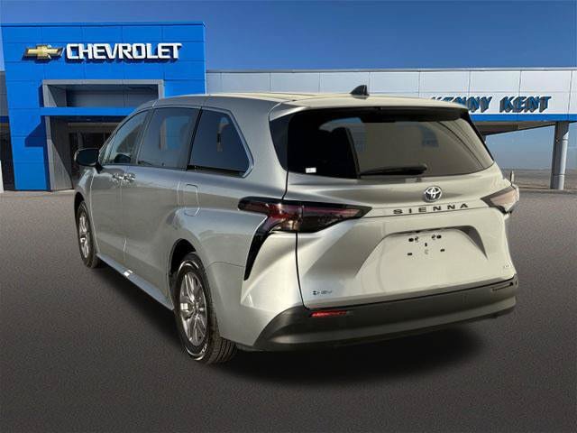Used 2025 Toyota Sienna XLE FWD image 34