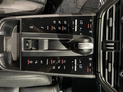 Used 2023 Porsche Macan S AWD/4WD image 22
