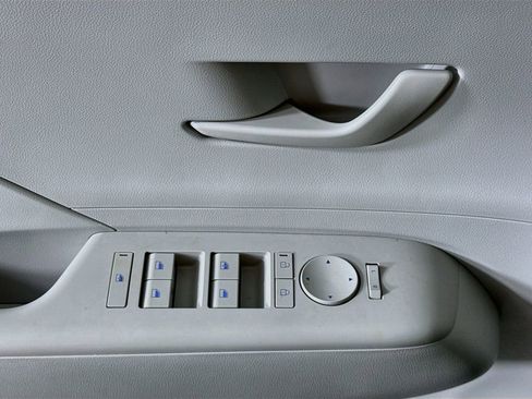 Certified 2025 Hyundai Kona SEL AWD/4WD image 22