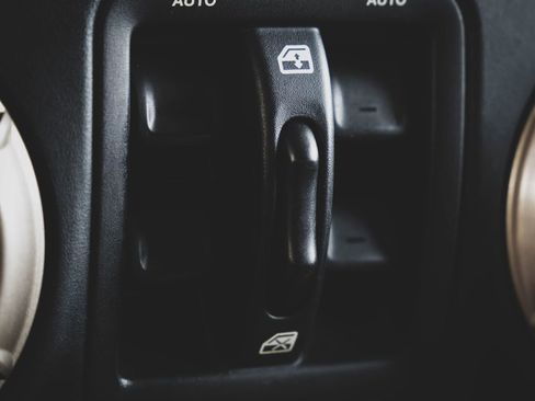 Used 2016 Jeep Wrangler Unlimited Sahara AWD/4WD image 16