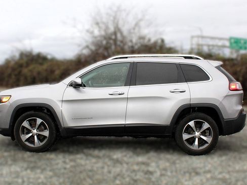 Used 2019 Jeep Cherokee Limited w/ Technology Group image 4