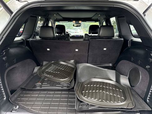 Used 2019 Jeep Grand Cherokee Overland AWD/4WD image 10