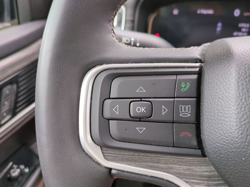 Used 2024 Jeep Wagoneer Series III AWD/4WD image 29
