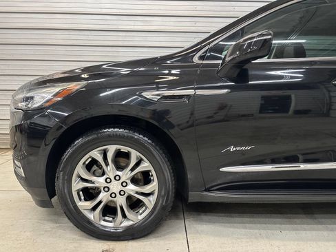 Used 2018 Buick Enclave Avenir w/ Avenir Technology Package AWD/4WD image 4