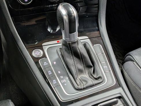 Used 2019 Volkswagen Golf 4-Door image 26