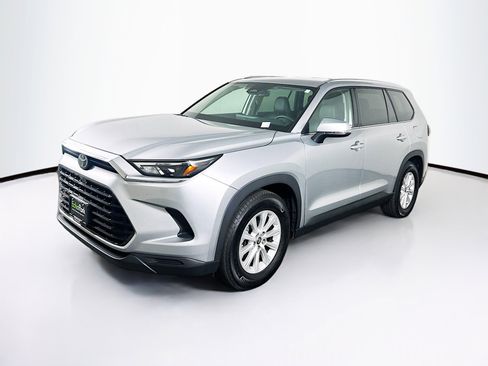 Used 2025 Toyota Grand Highlander AWD image 3