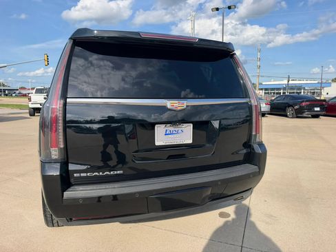 Used 2019 Cadillac Escalade Premium Luxury AWD/4WD image 16