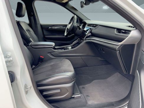 Certified 2022 Jeep Grand Cherokee Altitude image 30