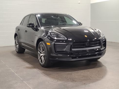 New 2026 Porsche Macan AWD/4WD image 9