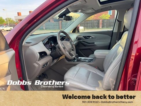 Used 2020 Chevrolet Traverse LT w/ LT Premium Package FWD image 13