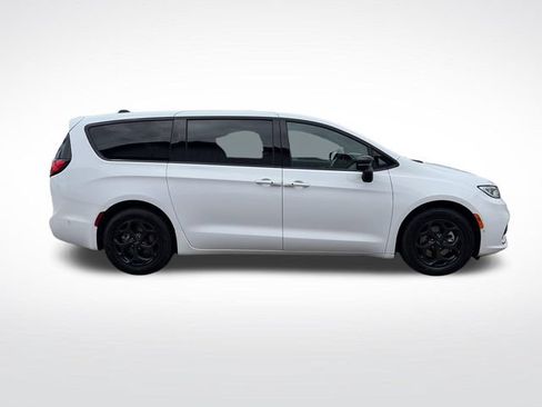 Used 2024 Chrysler Pacifica Limited FWD image 9