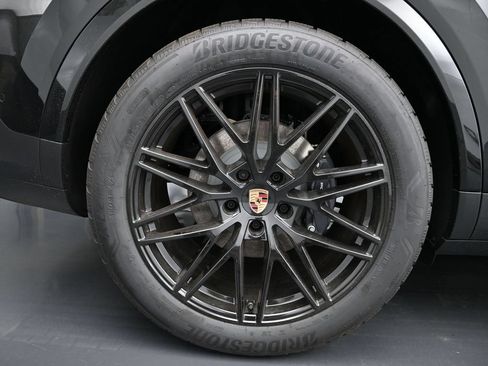 Certified 2026 Porsche Cayenne E-Hybrid Coupe AWD/4WD image 12