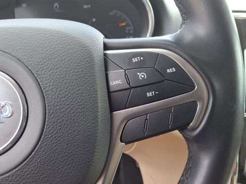 Used 2022 Jeep Grand Cherokee Laredo E image 28