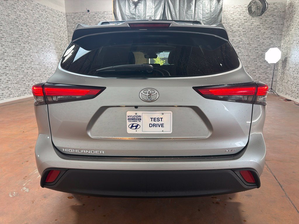 Used 2023 Toyota Highlander XLE FWD image 6