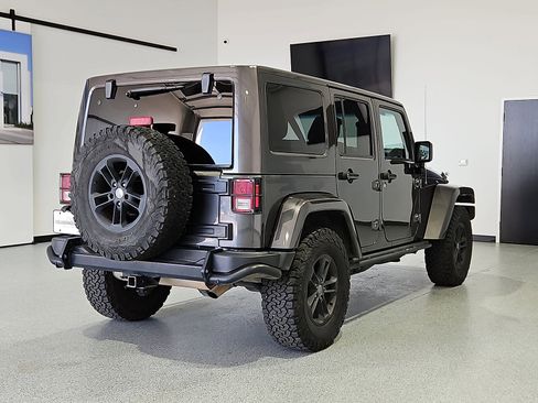 Used 2017 Jeep Wrangler Unlimited Sahara AWD/4WD image 8