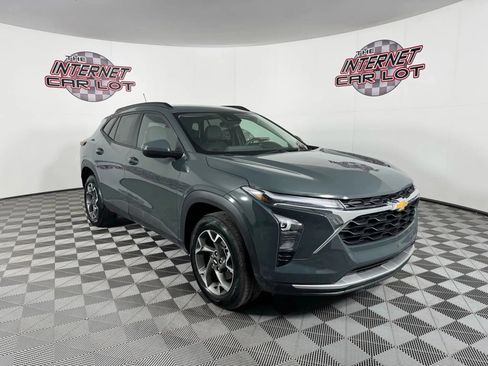 Used 2025 Chevrolet Trax LT image 9