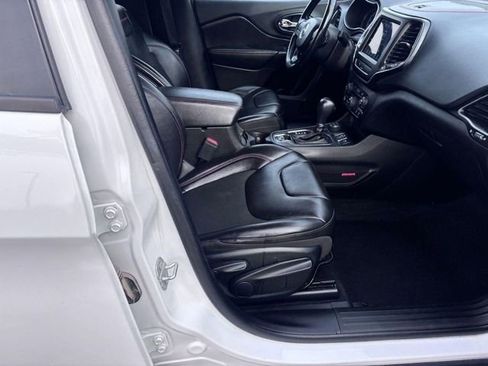 Used 2020 Jeep Cherokee Trailhawk w/ Cold Weather Group image 28