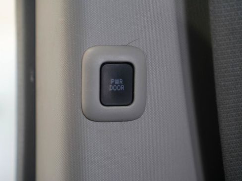 Used 2015 Toyota Sienna XLE FWD image 38