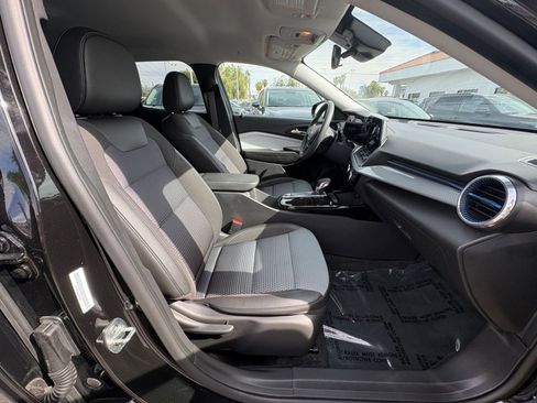 Used 2025 Chevrolet Trax LT image 25