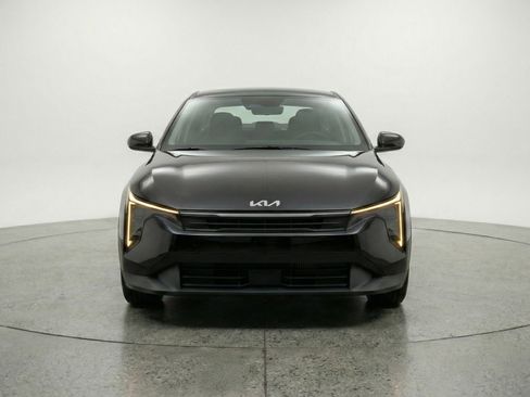 Used 2025 Kia K4 LXS image 2