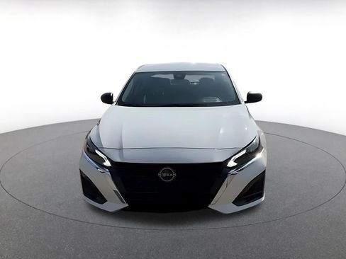 Used 2025 Nissan Altima 2.5 SV FWD image 4