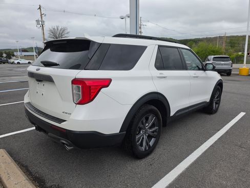 Used 2022 Ford Explorer XLT w/ Equipment Group 202A AWD/4WD image 3