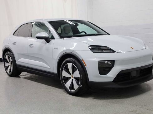 Certified 2025 Porsche Macan Electric RWD image 13