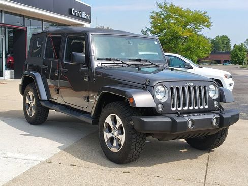 Used 2016 Jeep Wrangler Unlimited Sahara w/ Max Tow Package AWD/4WD image 12