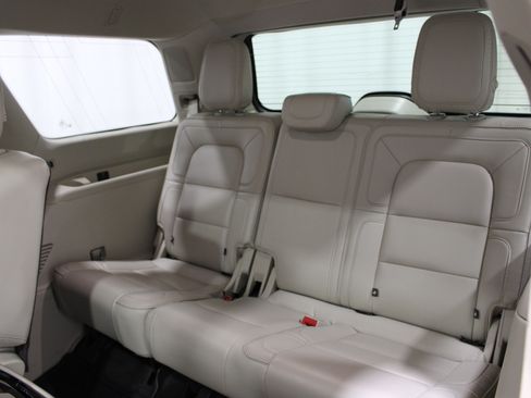 Used 2019 Lincoln Navigator Reserve image 21