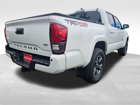 Used 2018 Toyota Tacoma TRD Sport w/ Technology Package AWD/4WD image 11