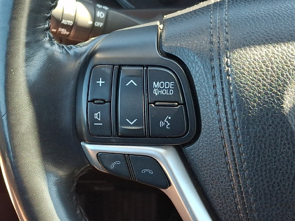 Used 2017 Toyota Highlander XLE AWD/4WD image 22