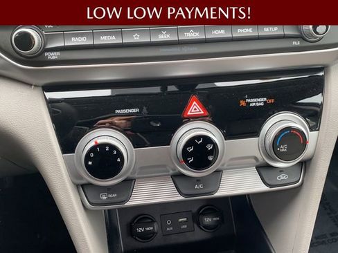 Used 2019 Hyundai Elantra SEL image 31