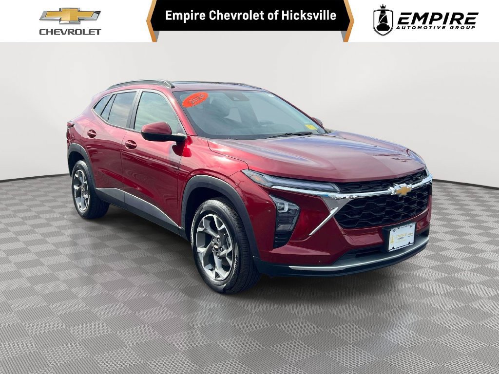 Used 2024 Chevrolet Trax LT w/ Sunroof Package FWD image 1