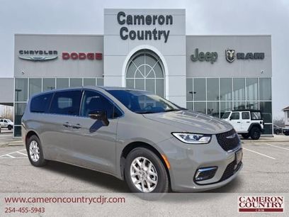 New 2025 Chrysler Pacifica Select