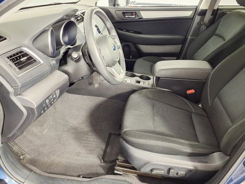 Used 2019 Subaru Outback 2.5i Premium image 11