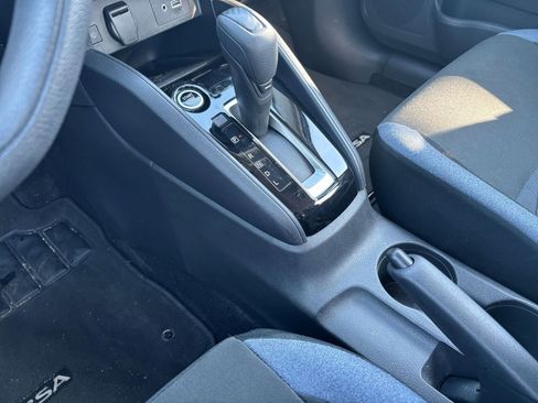 Used 2025 Nissan Versa SV image 39