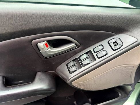 Used 2010 Hyundai Tucson Limited w/ Premium Pkg 4 image 18