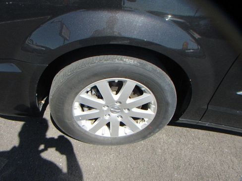 Used 2015 Chrysler Town & Country Touring image 34