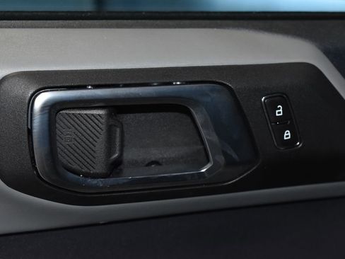 Used 2023 Ford Bronco Badlands image 5