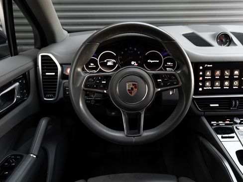 Certified 2023 Porsche Cayenne AWD/4WD image 16