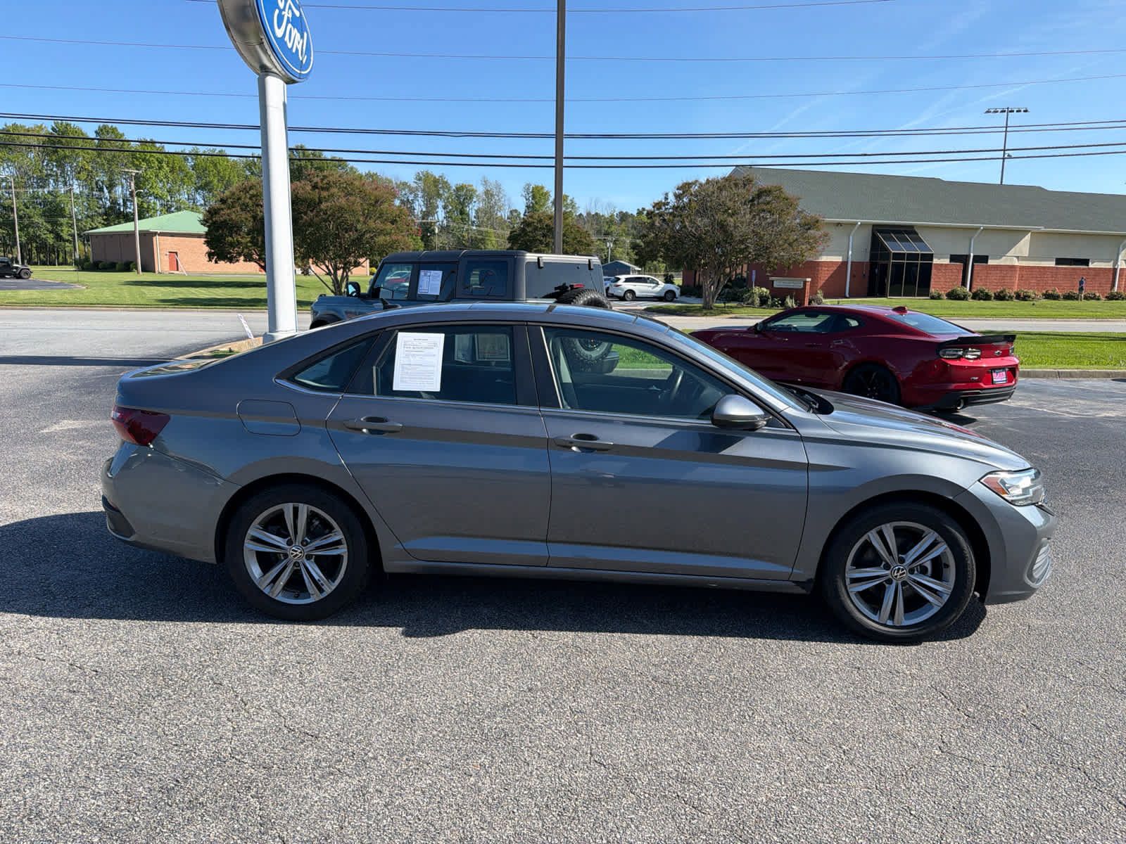 Used 2024 Volkswagen Jetta SE FWD image 2