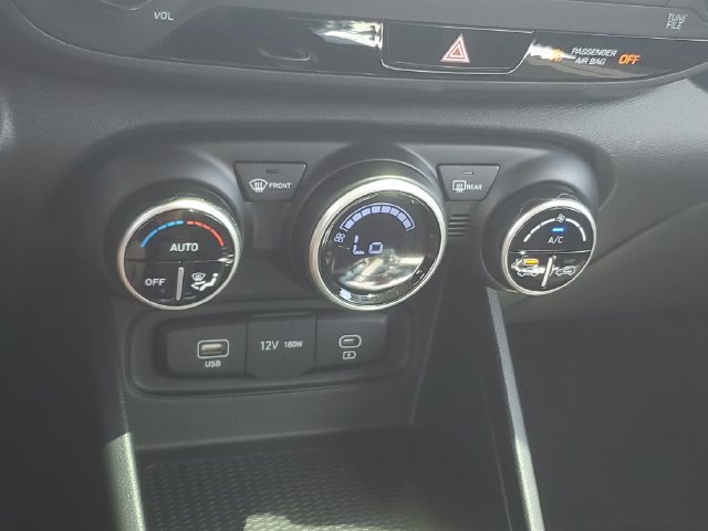 Certified 2024 Hyundai Venue SEL FWD image 28