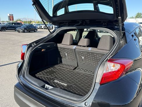 Used 2021 Toyota C-HR XLE FWD image 15