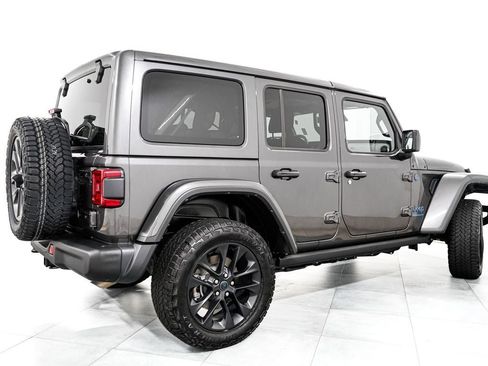 Used 2025 Jeep Wrangler Unlimited Sahara AWD/4WD image 7