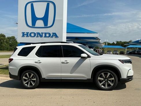 Used 2024 Honda Pilot Elite image 2