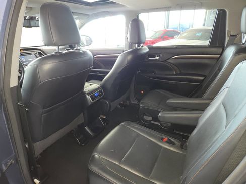 Used 2016 Toyota Highlander Limited w/ Driver Technology Package AWD/4WD image 21