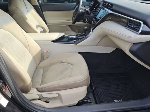 Used 2018 Toyota Camry LE FWD image 15