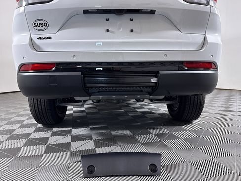 New 2025 Jeep Grand Cherokee Altitude image 10